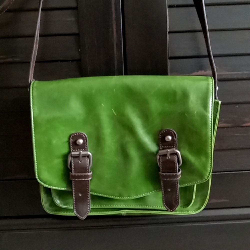 Shiraleah Chicago purse; pre-owned. In used but good condition. Kept very clean